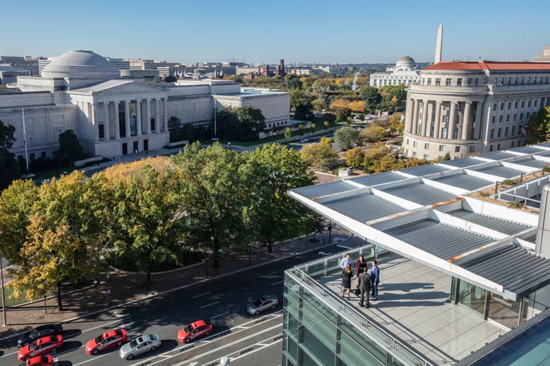 La reunión tendrá lugar en la terraza del Newseum con vistas a los museos de Washington, DC y más