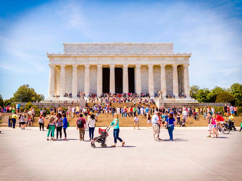 Summertime in front of the Lincoln Memorial on the National Mall - The best attractions and landmarks in Washington, DC