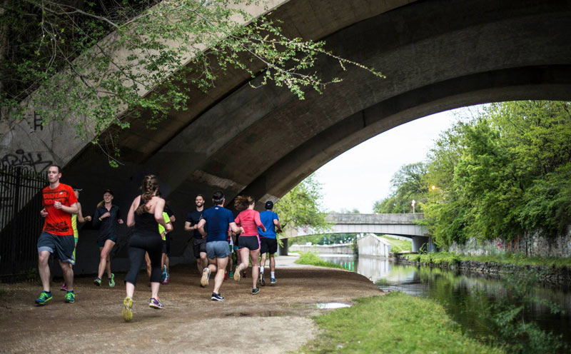 Runners in Georgetown along the C and O Canal Towpath - Outdoor activities in Washington, DC